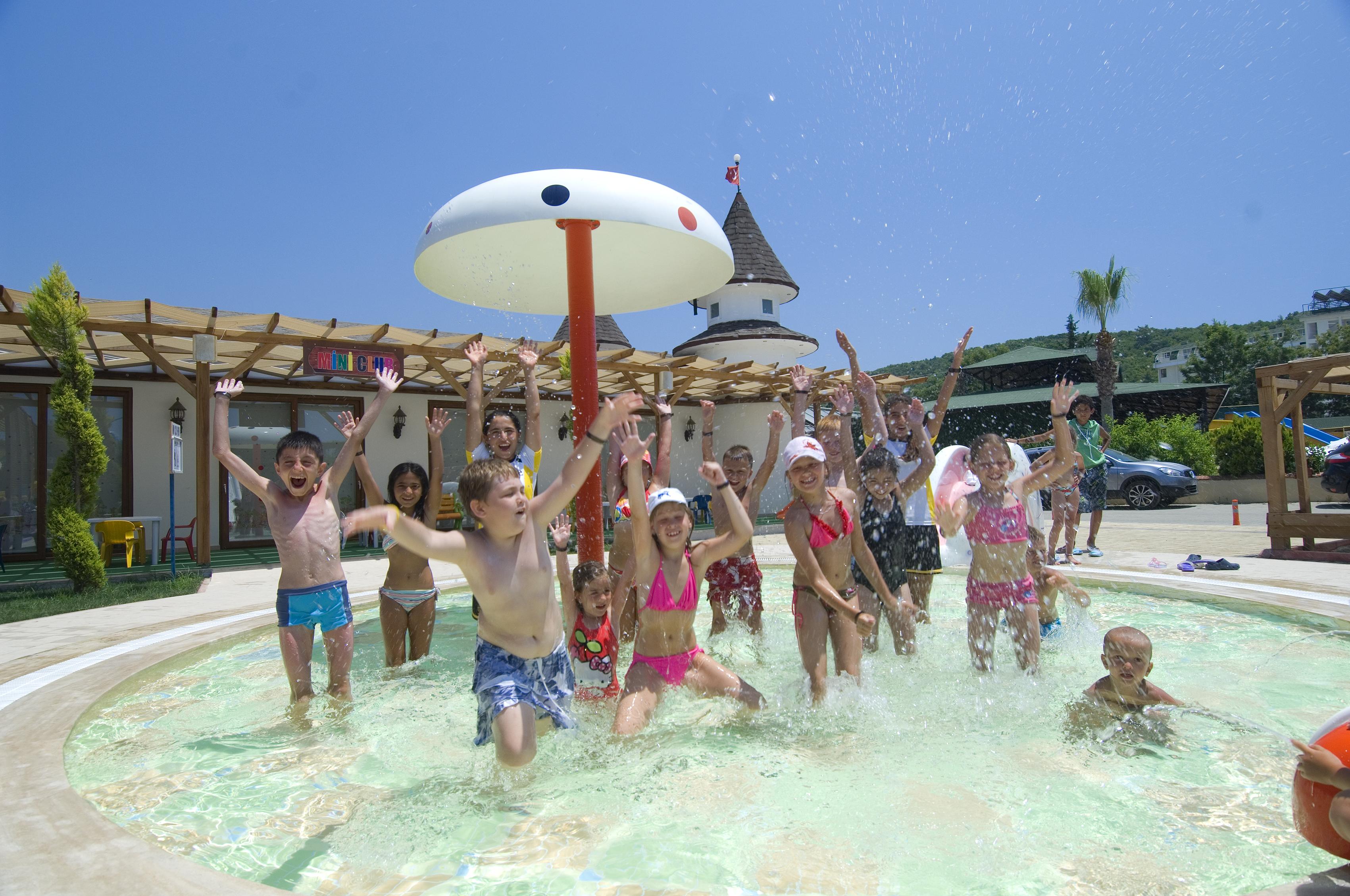 Beach Club Doganay Hotel โคนัคคลึ ภายนอก รูปภาพ
