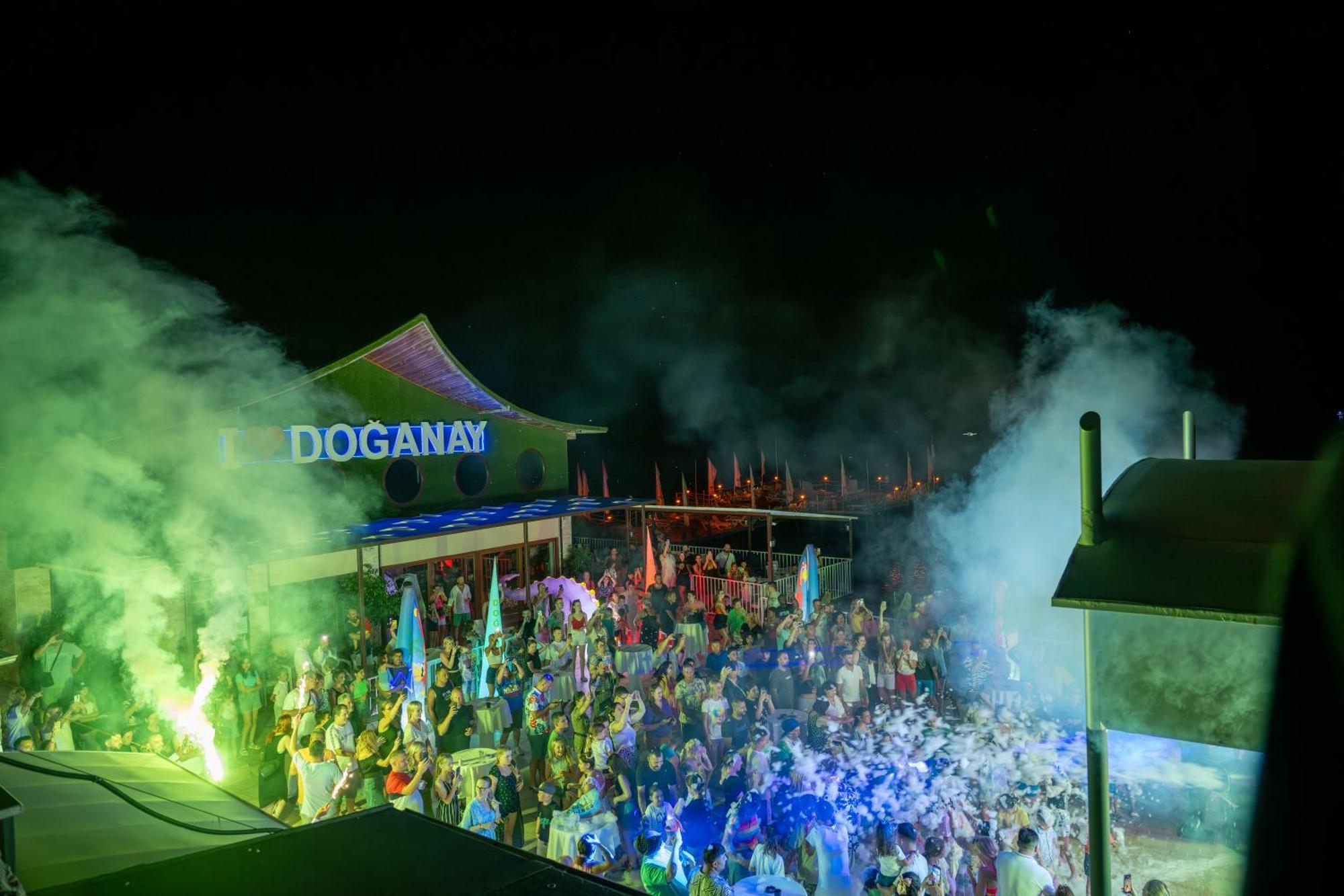 Beach Club Doganay Hotel โคนัคคลึ ภายนอก รูปภาพ