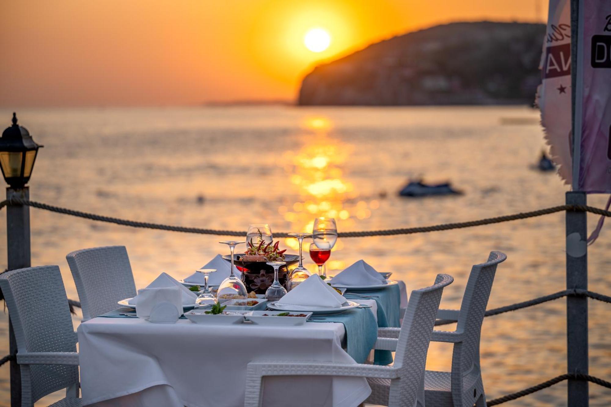 Beach Club Doganay Hotel โคนัคคลึ ภายนอก รูปภาพ