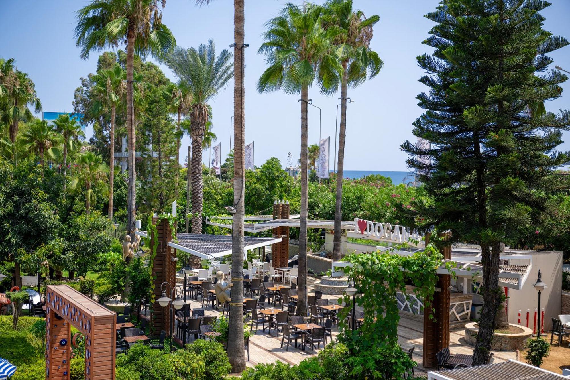Beach Club Doganay Hotel โคนัคคลึ ภายนอก รูปภาพ